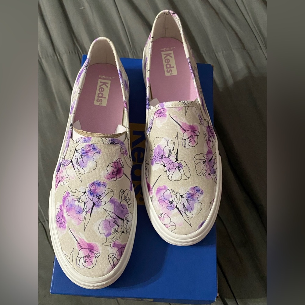 Brand New in box women’s keds slip ons size 8